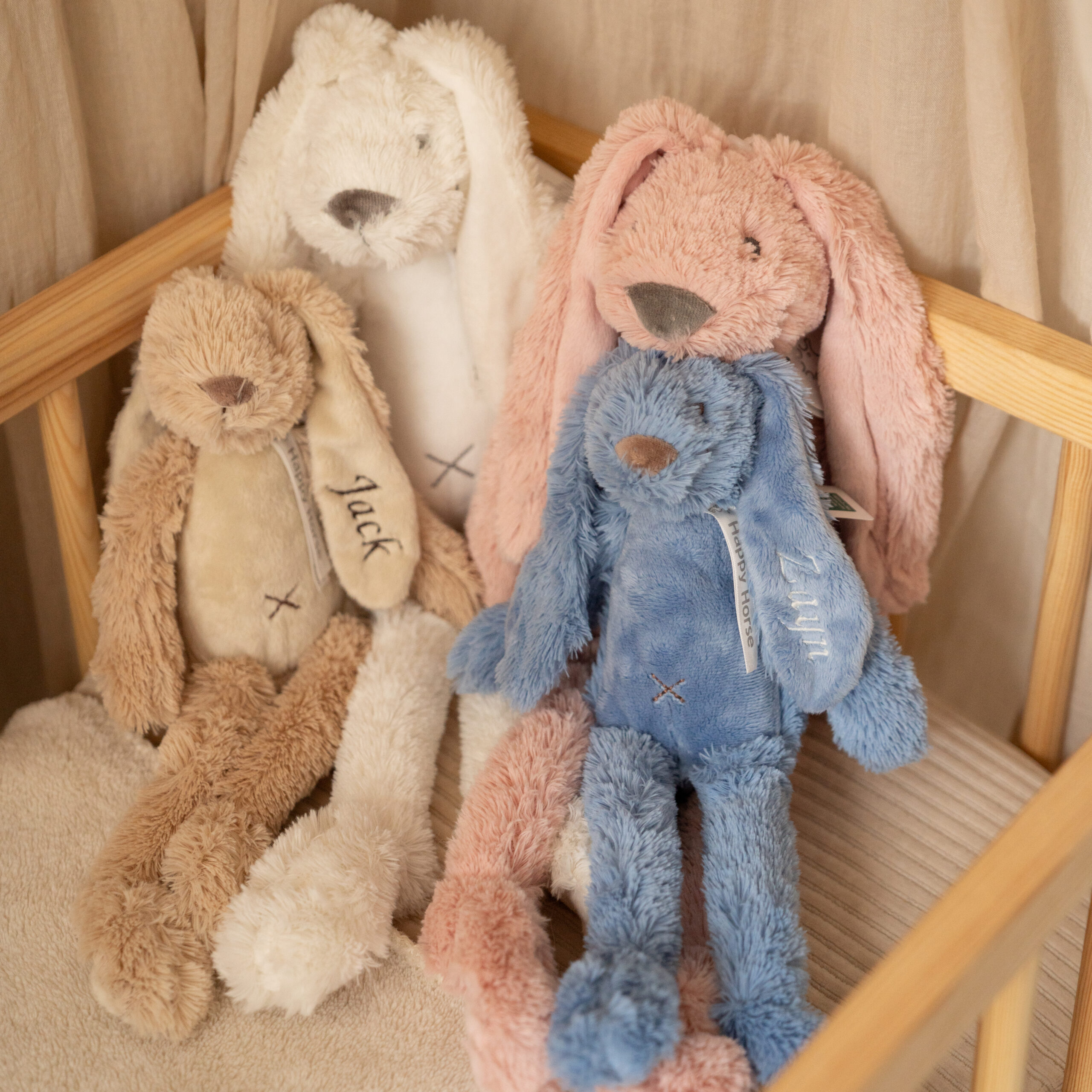 Happy Horse met naam in ivory, beige, oudroze en blauw