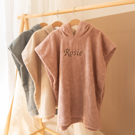 Badponcho met naam Rosie oudroze