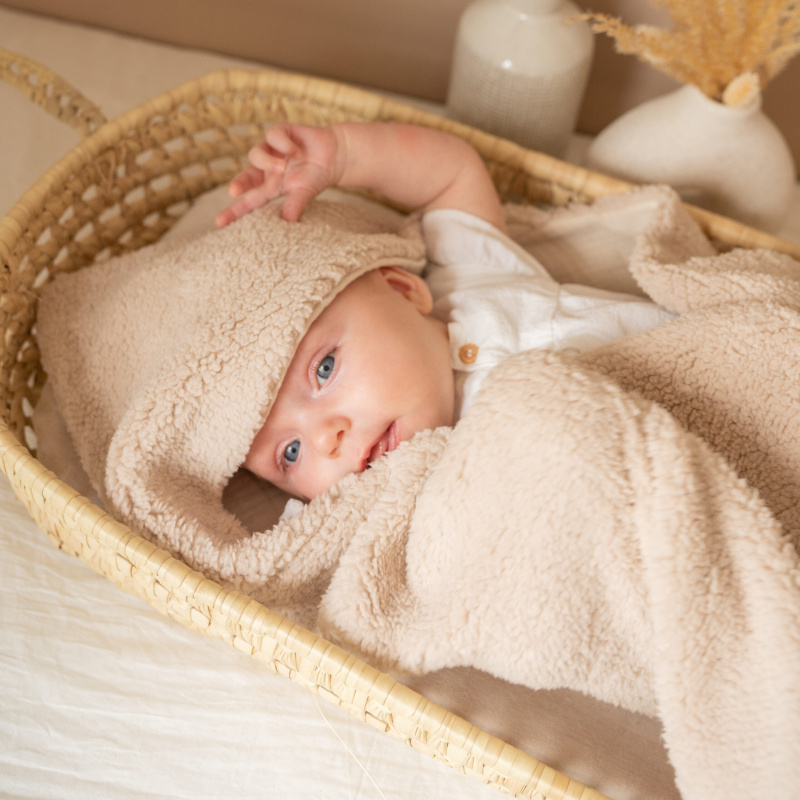 Wikkeldoek met naam teddy licht beige baby