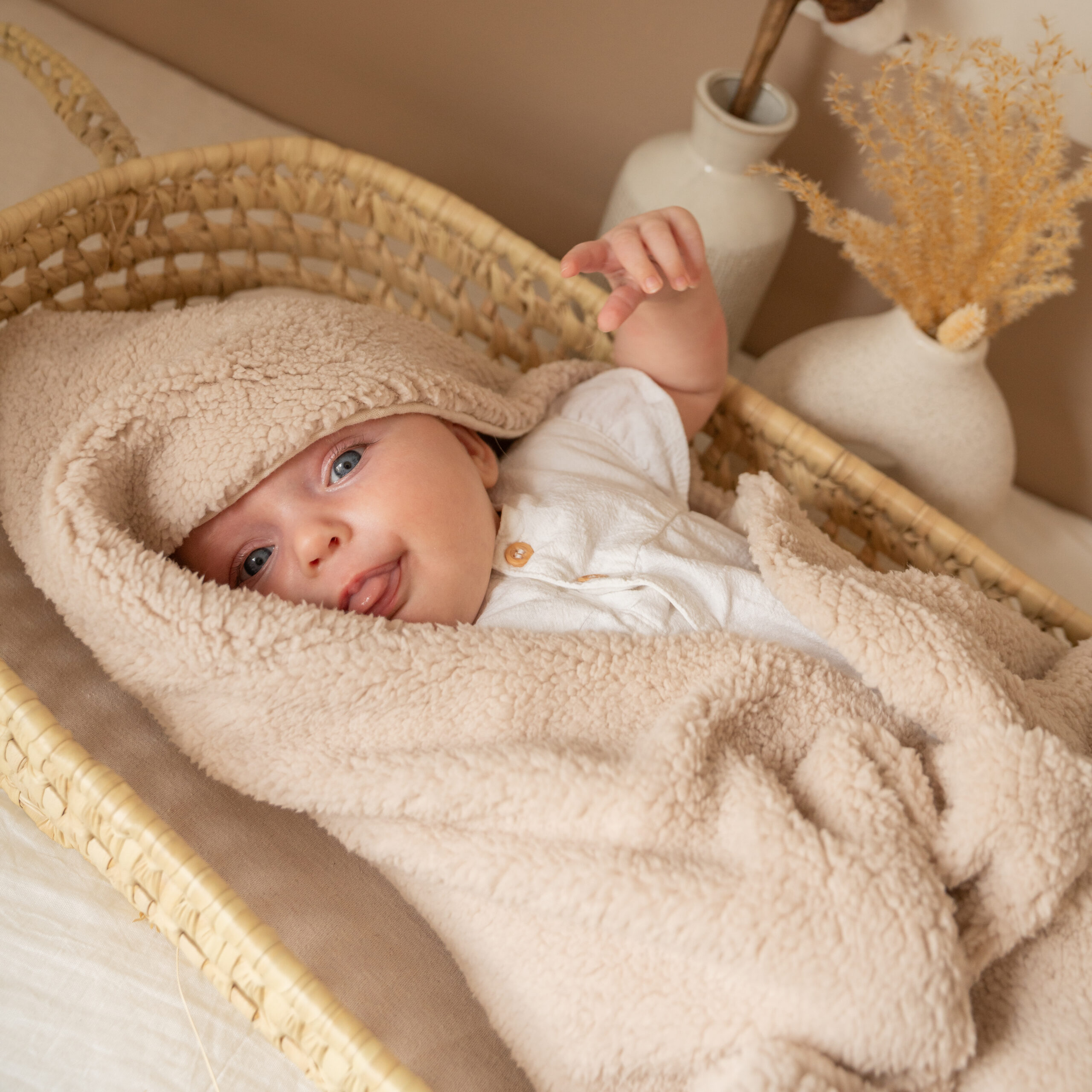 Wikkeldoek met naam Teddy licht beige met baby